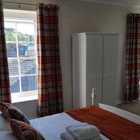 Central Bar Guesthouse 쿠센덜 외부 사진