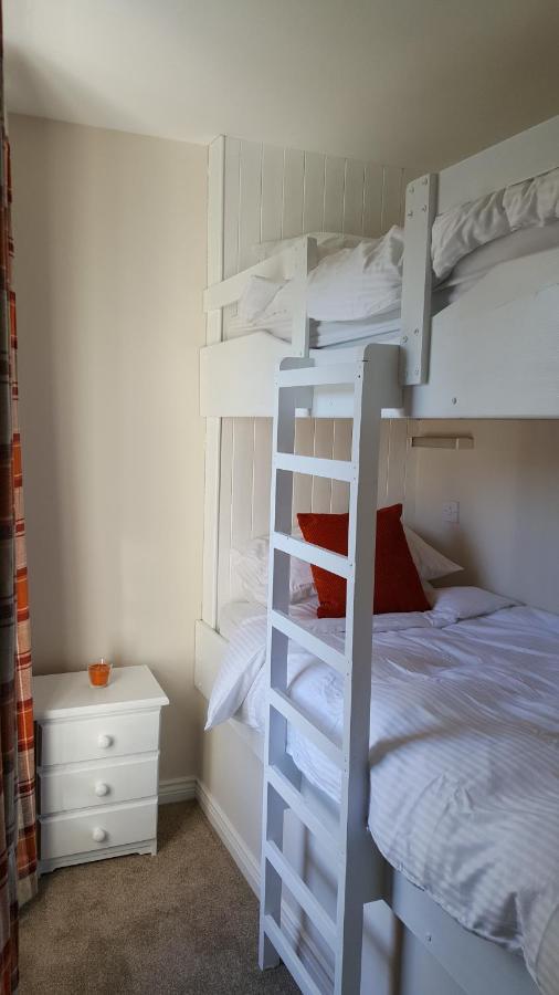 Central Bar Guesthouse 쿠센덜 외부 사진