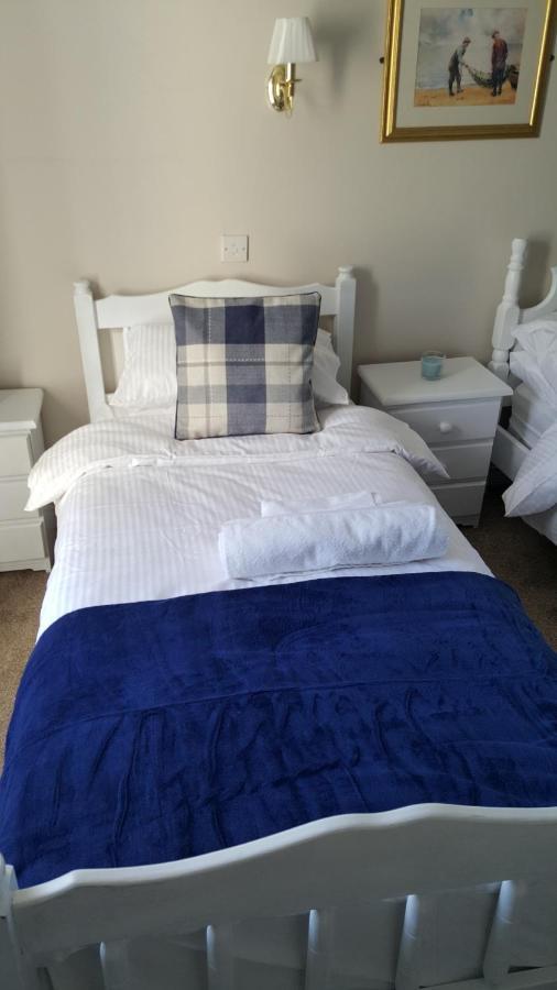 Central Bar Guesthouse 쿠센덜 외부 사진