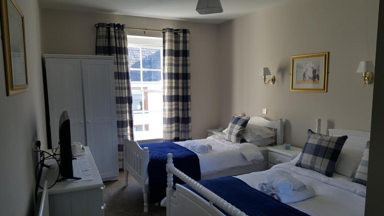 Central Bar Guesthouse 쿠센덜 외부 사진