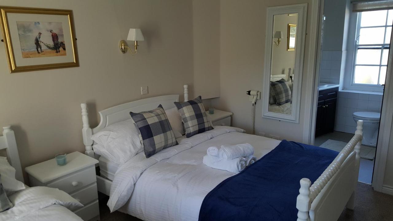 Central Bar Guesthouse 쿠센덜 외부 사진
