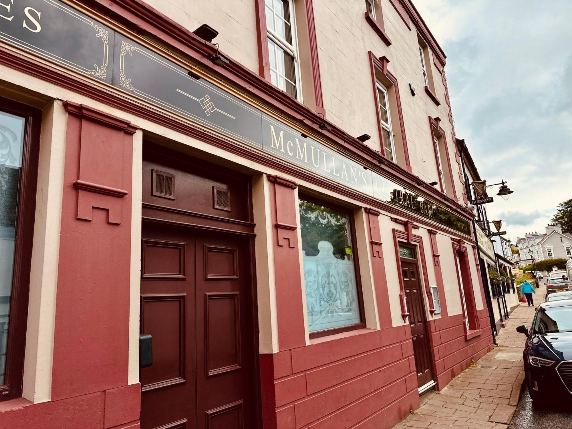 Central Bar Guesthouse 쿠센덜 외부 사진